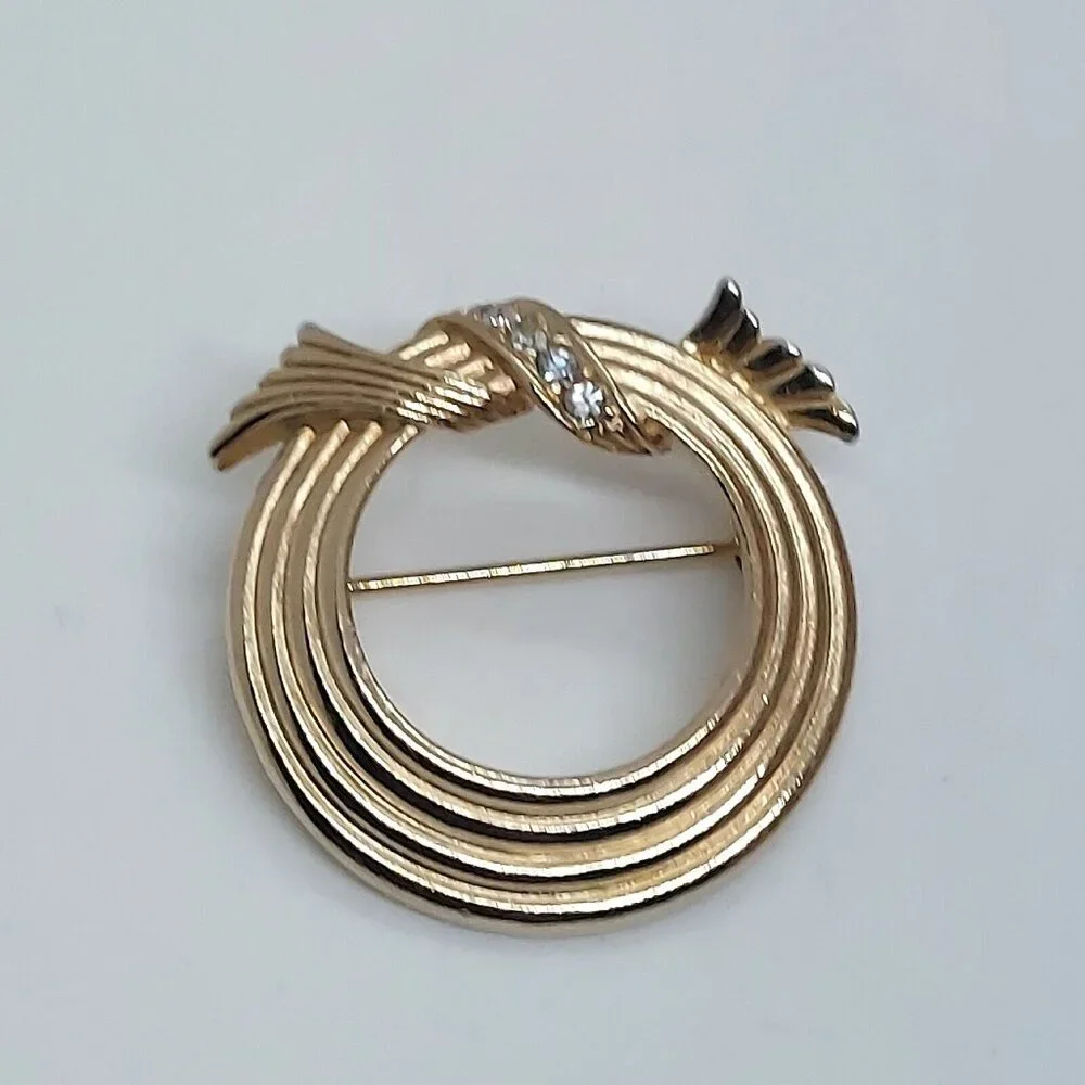 Avon Gold Tone Four Ring Circle Pin with‎ Pavé Wreath on Top￼